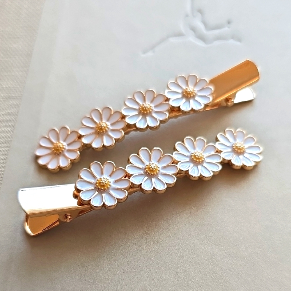 Anthropologie Set Of 2 Gold Tone Metal Daisy Salon Clips - NWOT